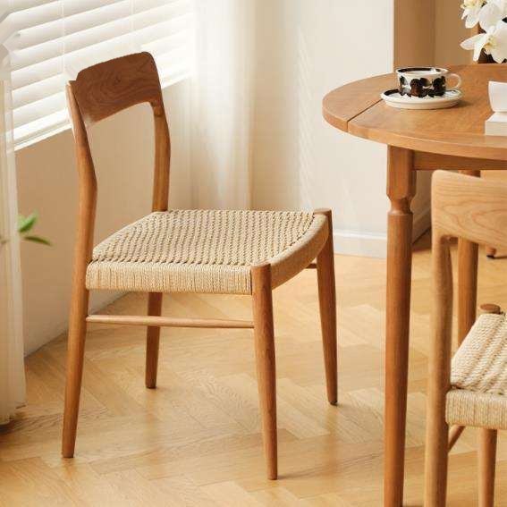 Classic top-level textured wooden dining chair, elegant set of solid wood legs, wooden style restaurant