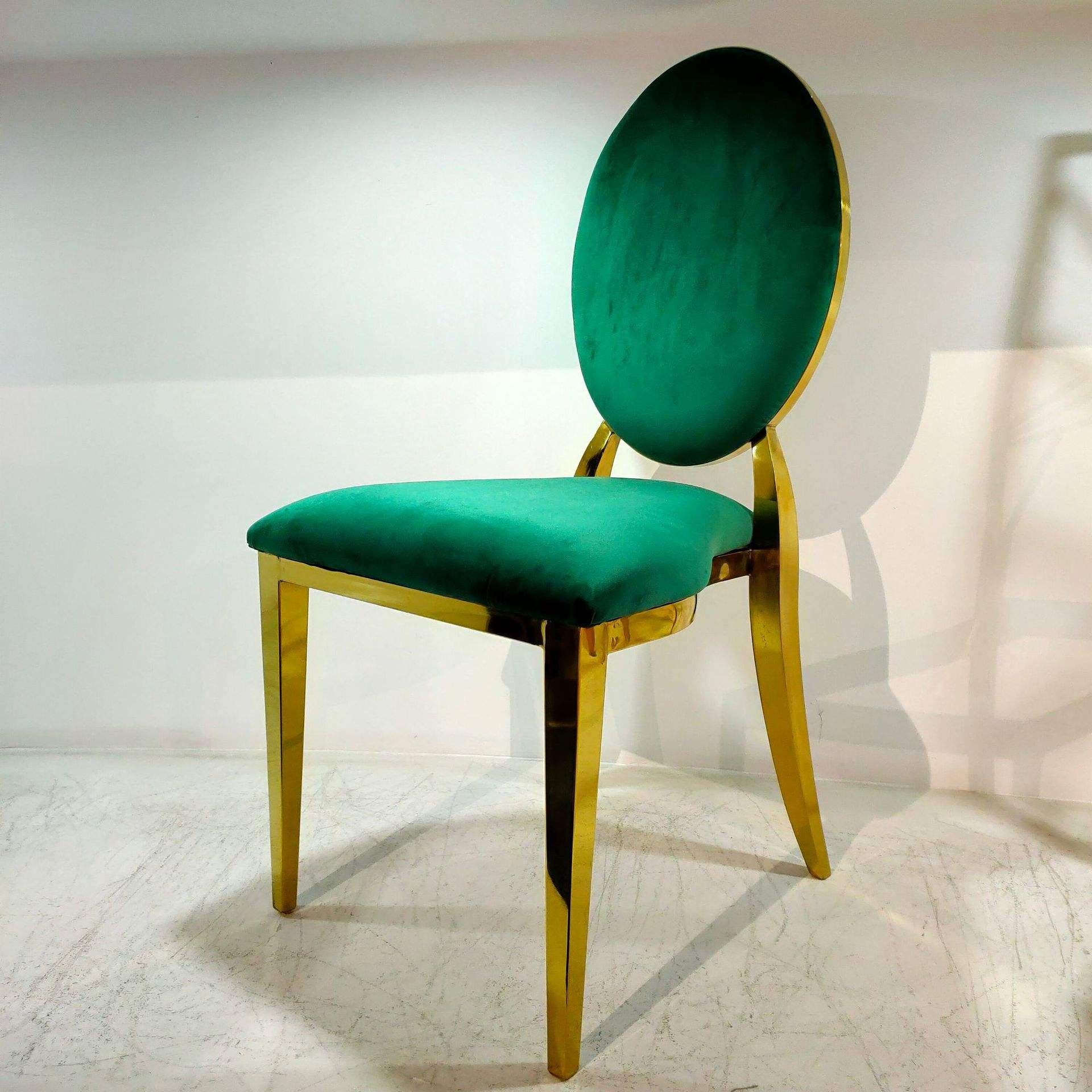 Luxurious golden stainless steel movable wedding chairs, royal green velvet chairs image 2
