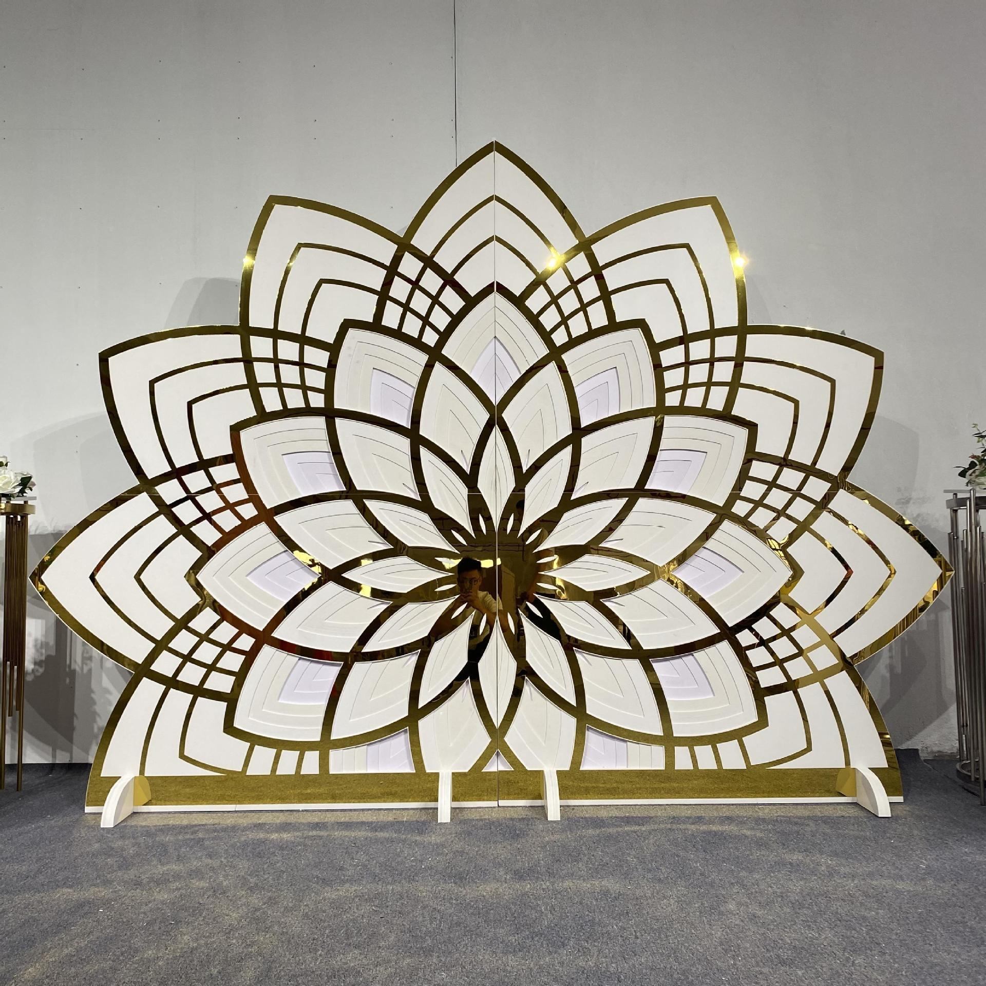 Luxury Party Rental Flower shaped Golden Polyvinyl Chloride Banquet Wedding Decoration Arched Acrylic Background Bracket Wedding Event image 4
